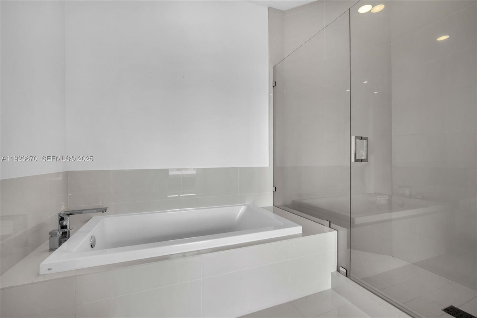 55 SW 9th St #4403, Miami FL 33130