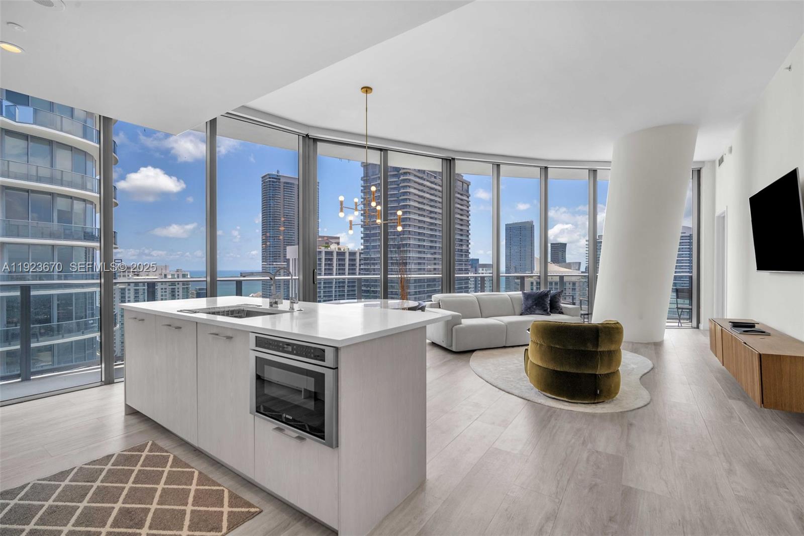 55 SW 9th St #4403, Miami FL 33130