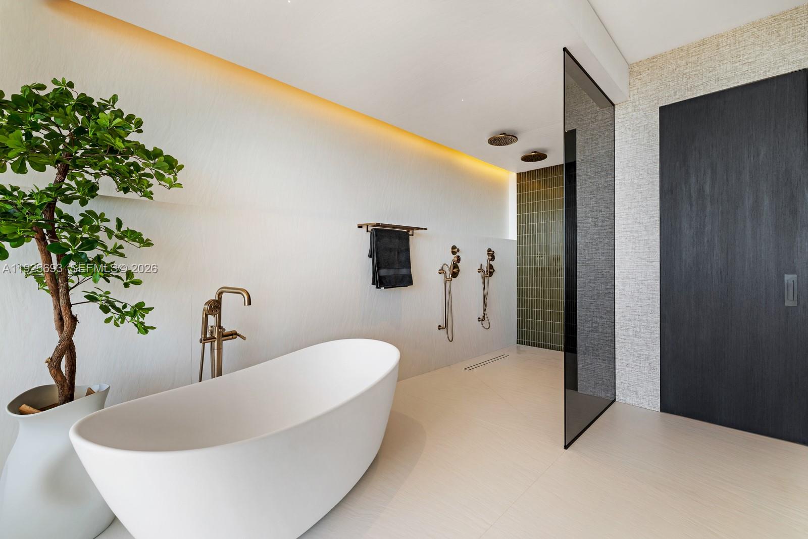 800 S Pointe Dr #801, Miami Beach FL 33139