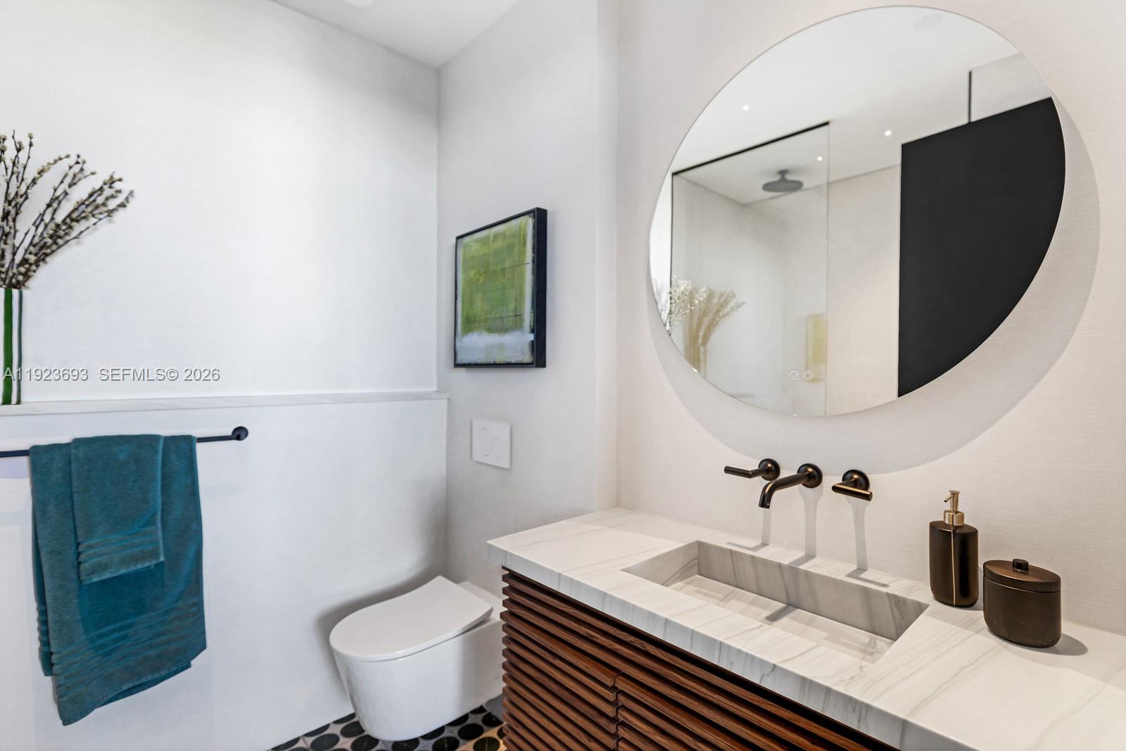 800 S Pointe Dr #801, Miami Beach FL 33139
