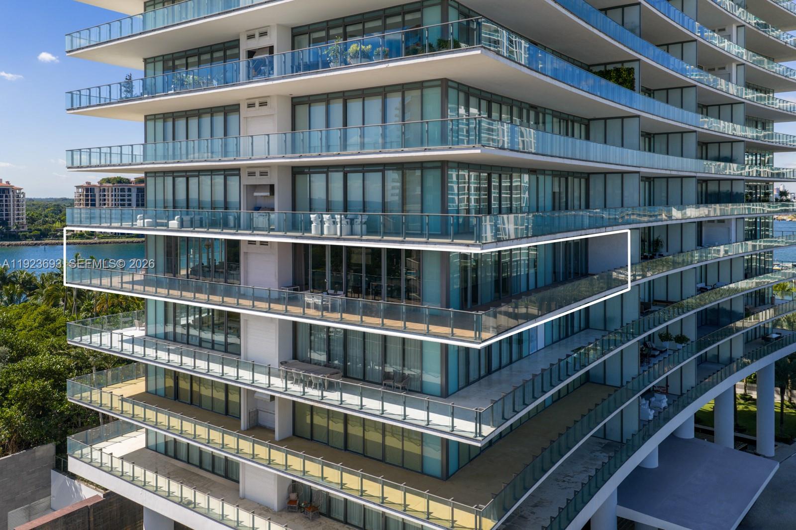 800 S Pointe Dr #801, Miami Beach FL 33139