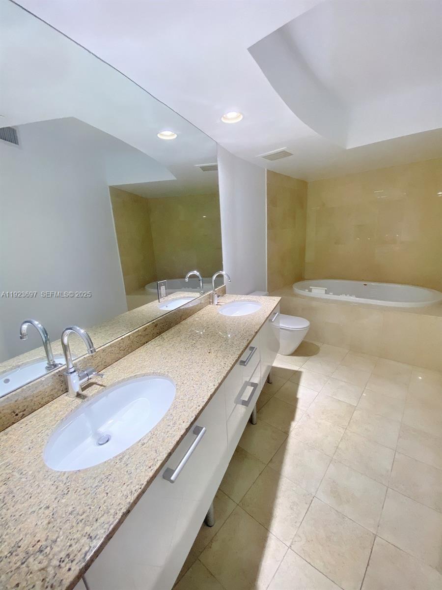 17201 Collins Ave #1009, Sunny Isles Beach FL 33160