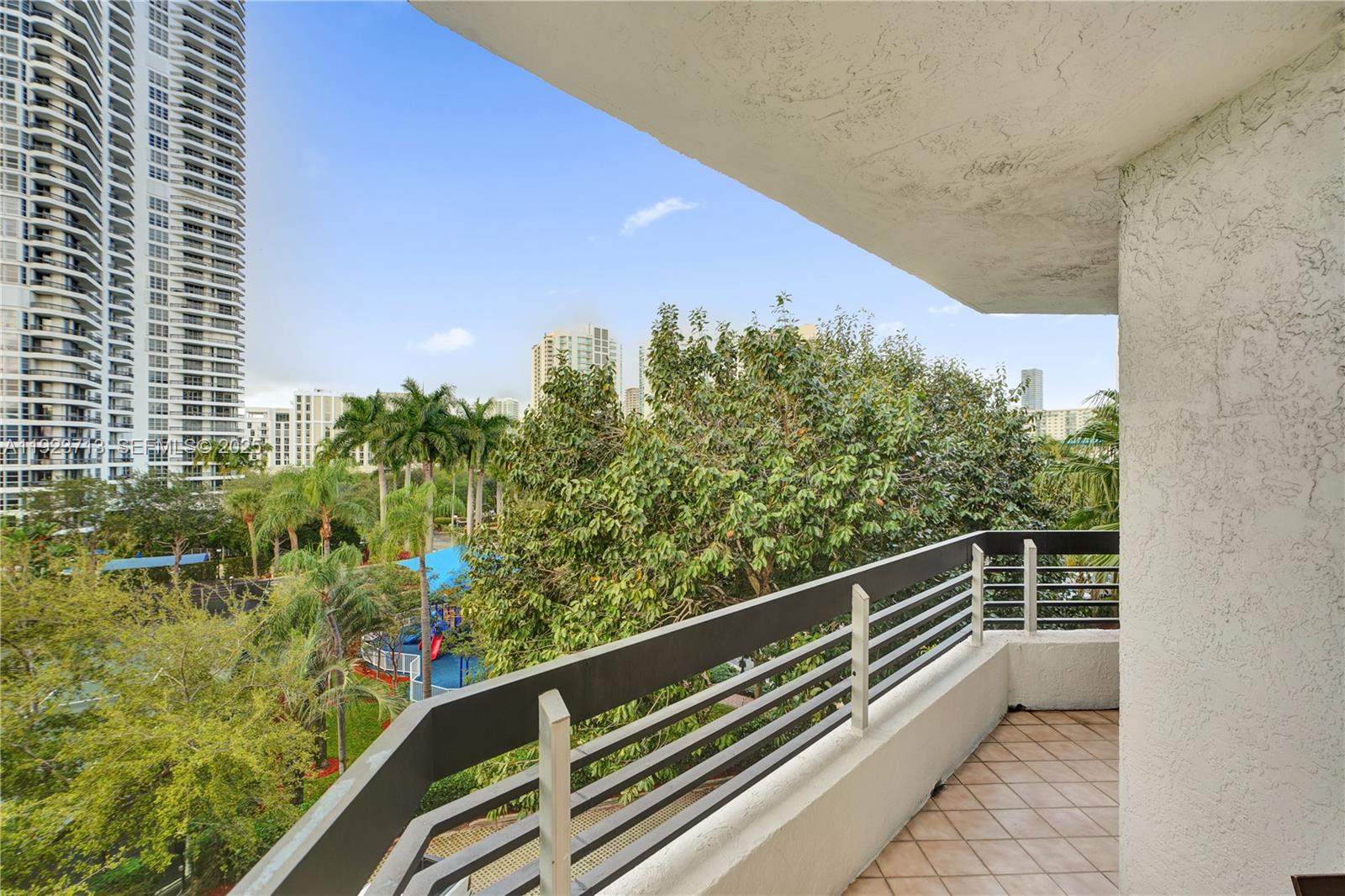 3600 Mystic Point Drive #507, Aventura FL 33180
