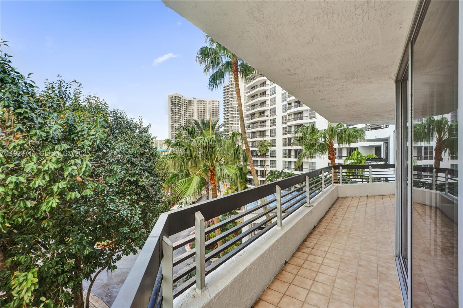 3600 Mystic Point Drive #507, Aventura FL 33180