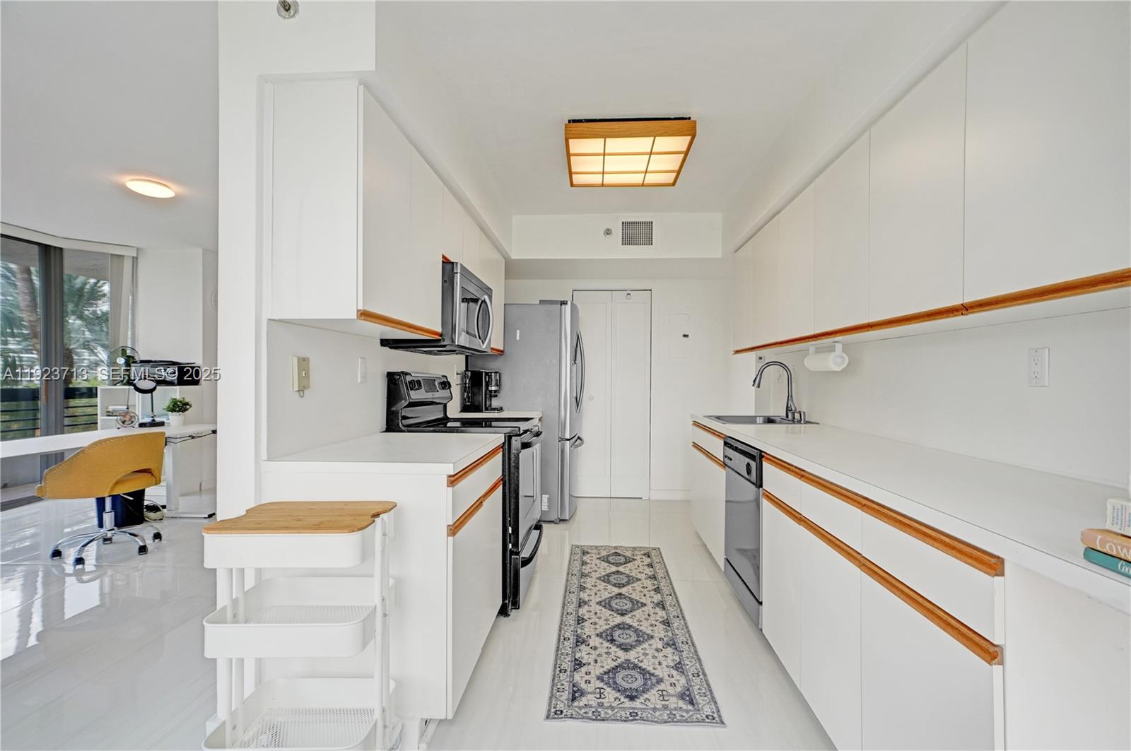 3600 Mystic Point Drive #507, Aventura FL 33180
