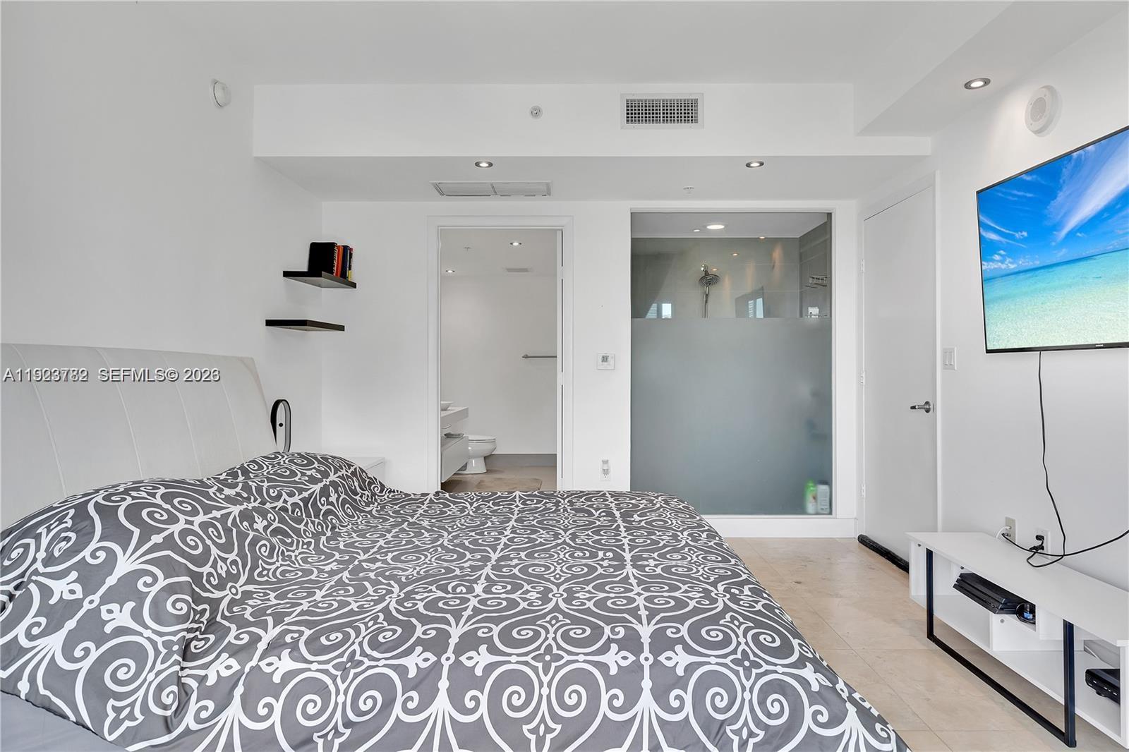 92 SW 3rd St #3602, Miami FL 33130