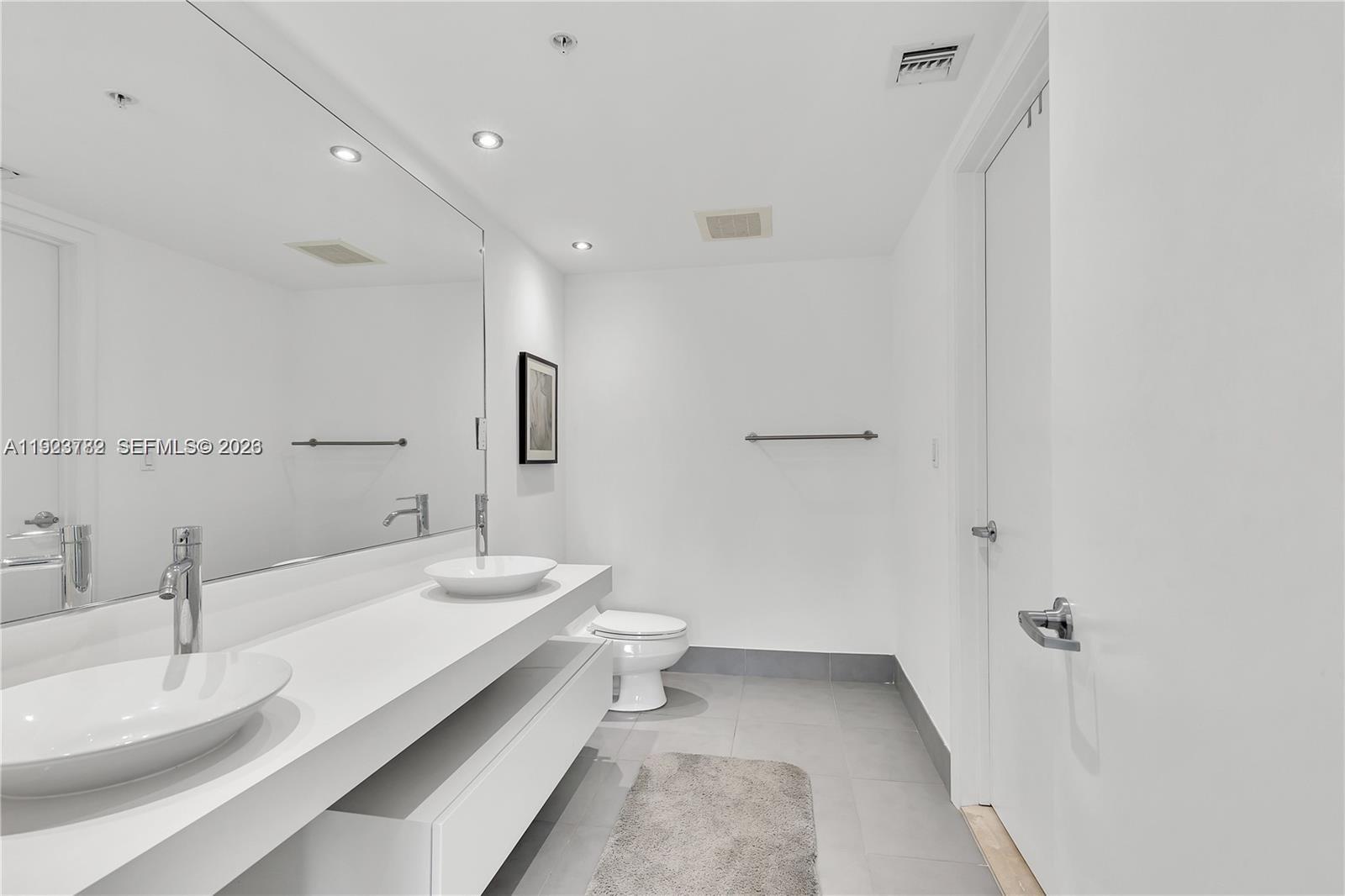 92 SW 3rd St #3602, Miami FL 33130