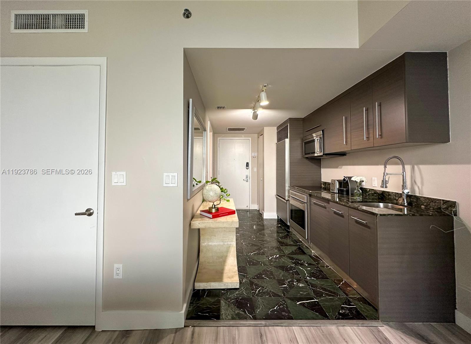 485 Brickell Ave #4405, Miami FL 33131