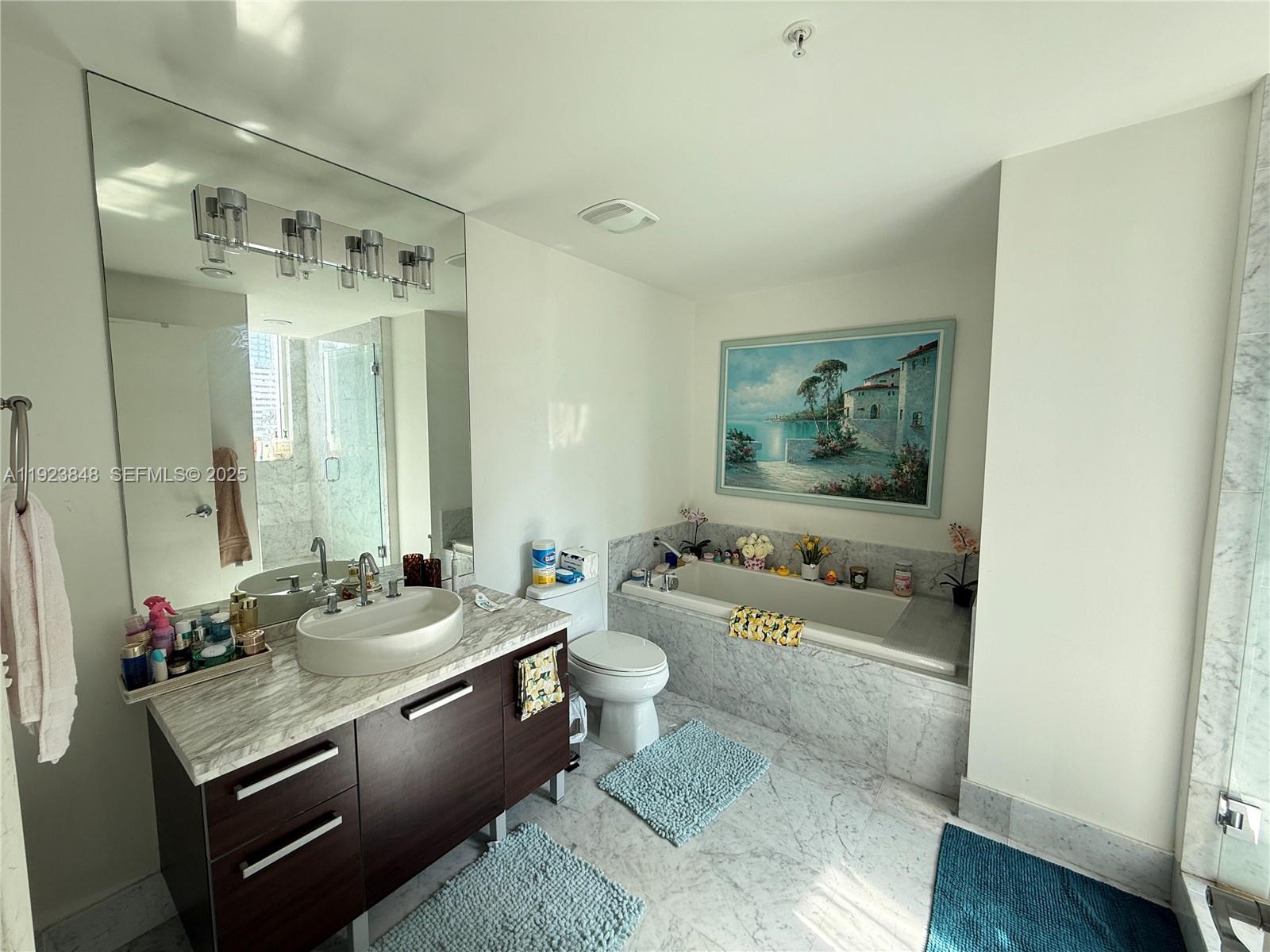 253 NE 2nd St #908, Miami FL 33132