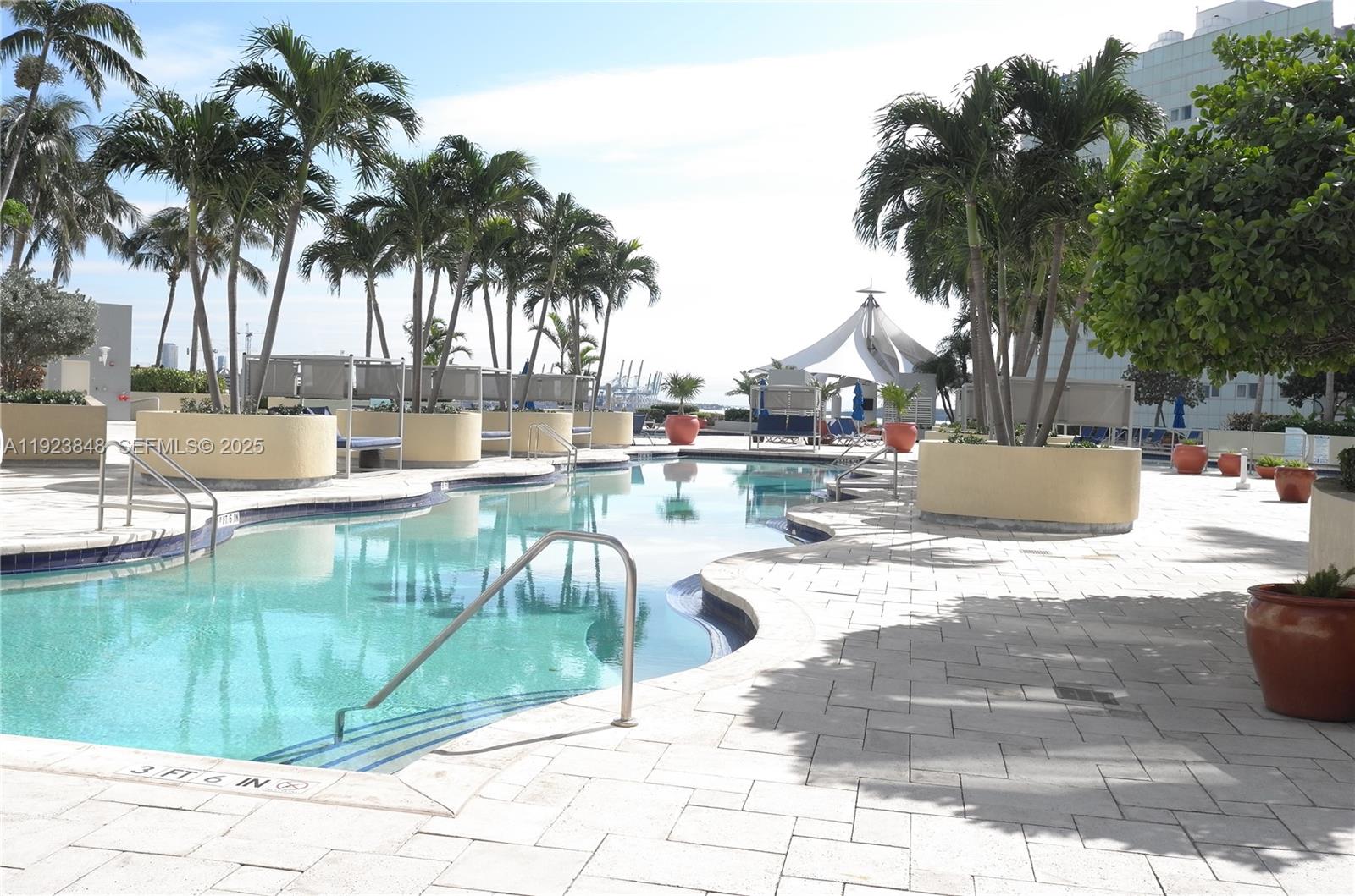 253 NE 2nd St #908, Miami FL 33132