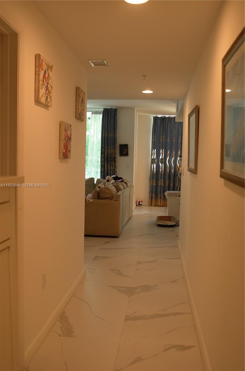 253 NE 2nd St #908, Miami FL 33132