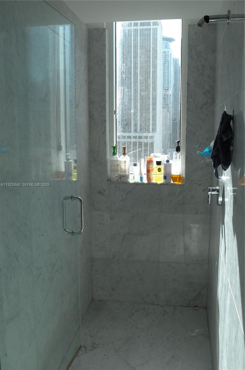 253 NE 2nd St #908, Miami FL 33132