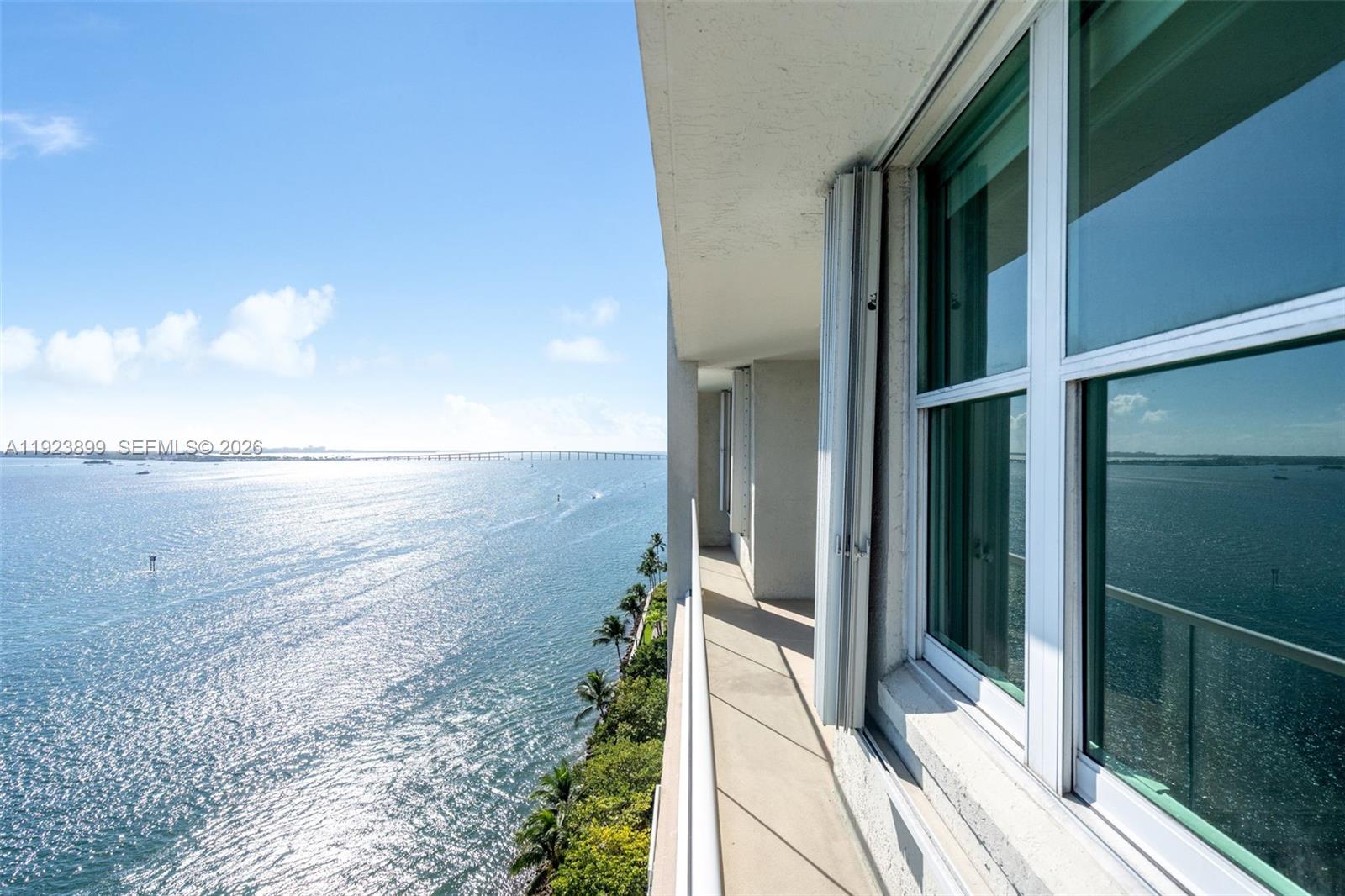 800 Claughton Island Dr #1202, Miami FL 33131