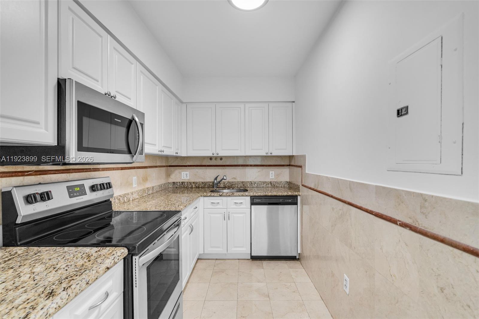 800 Claughton Island Dr #1202, Miami FL 33131