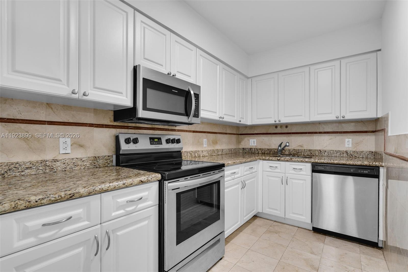 800 Claughton Island Dr #1202, Miami FL 33131