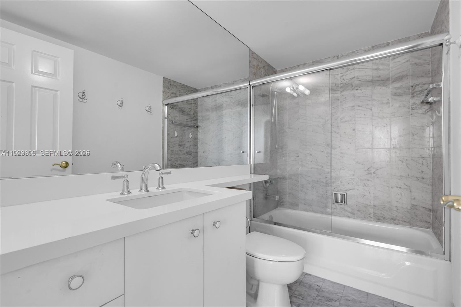 800 Claughton Island Dr #1202, Miami FL 33131