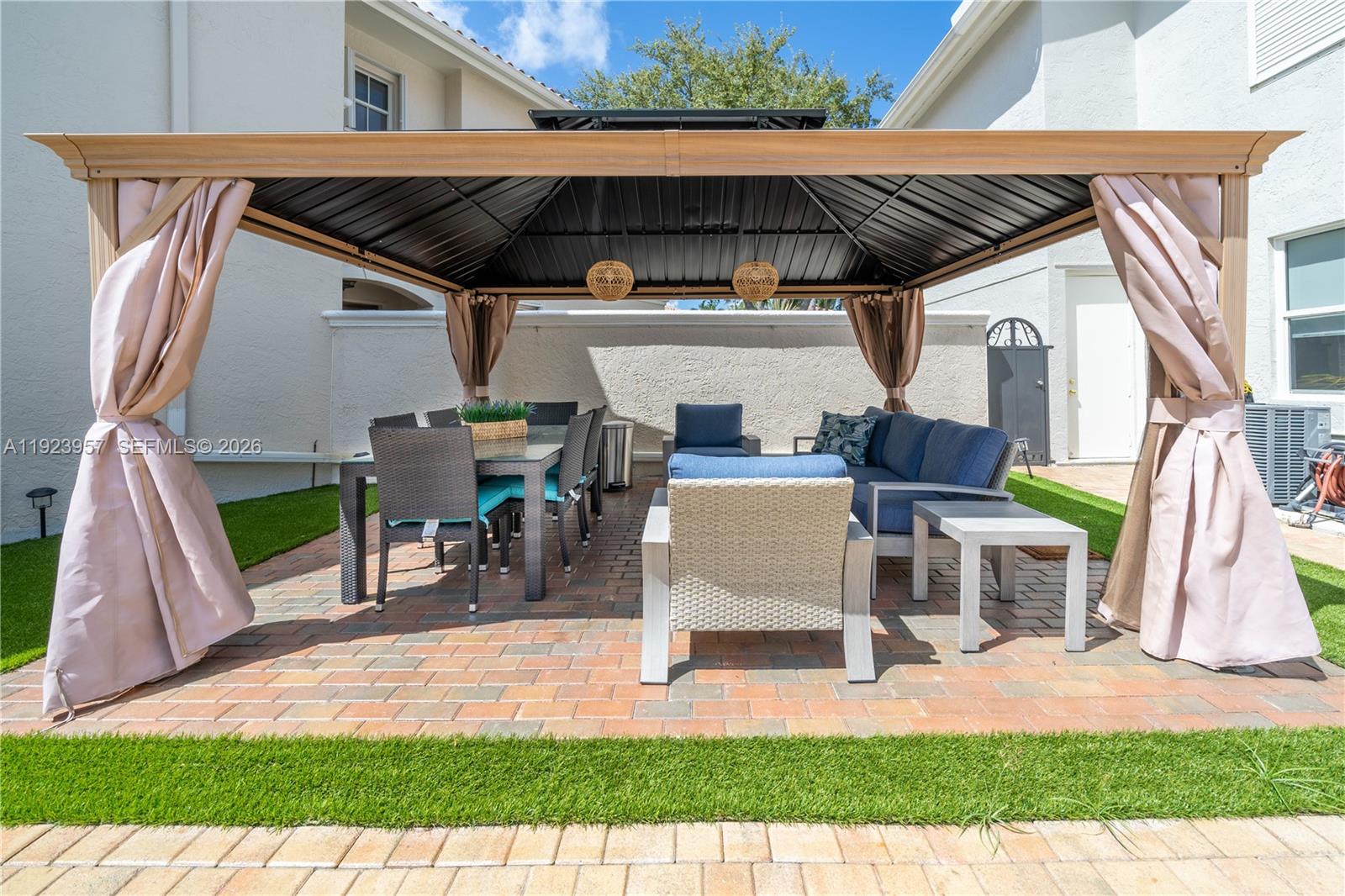 1547 Mariner Way, Hollywood FL 33019