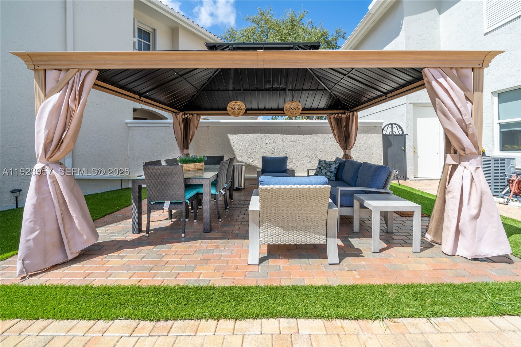 1547 Mariner Way, Hollywood FL 33019