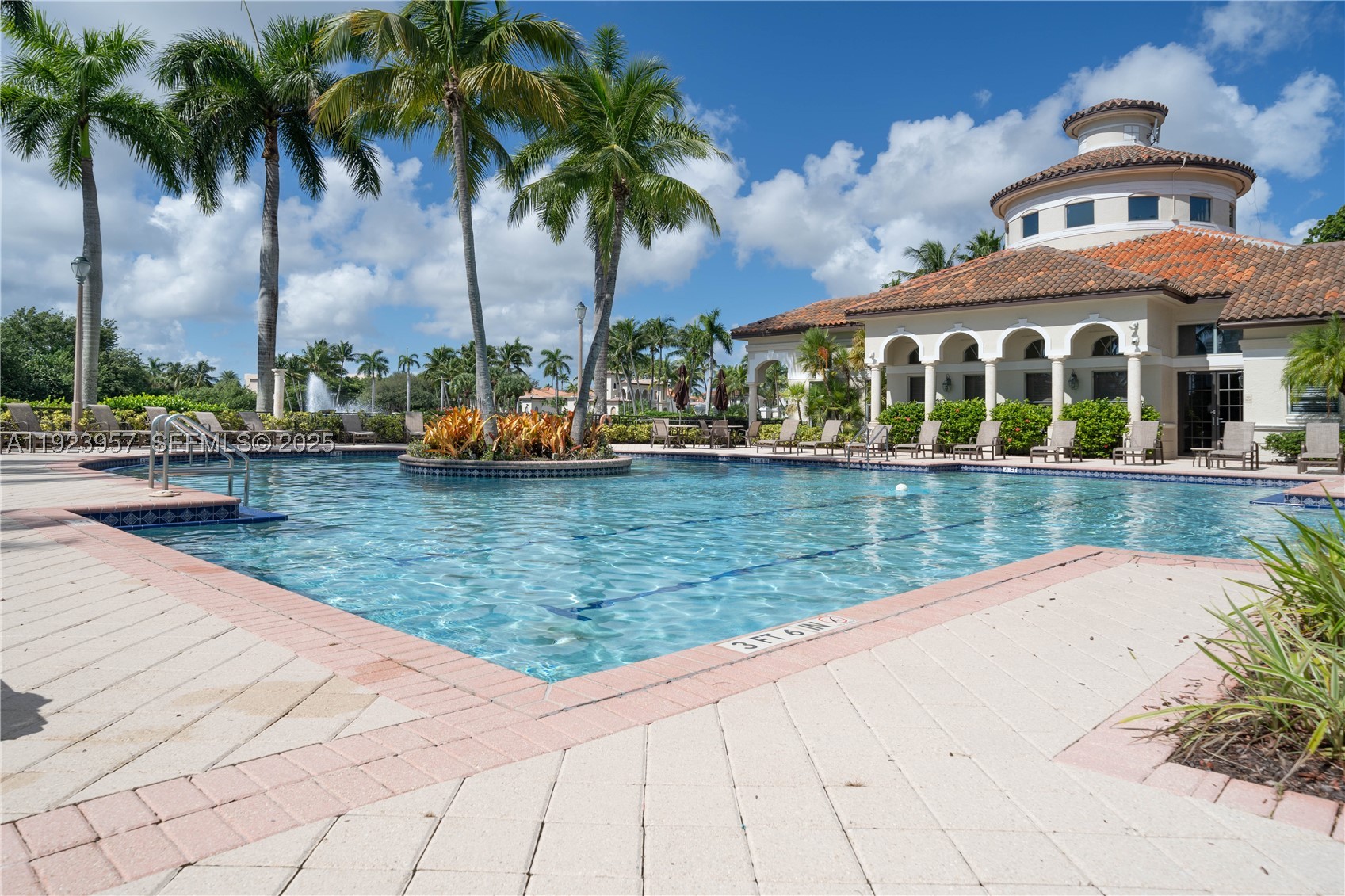 1547 Mariner Way, Hollywood FL 33019