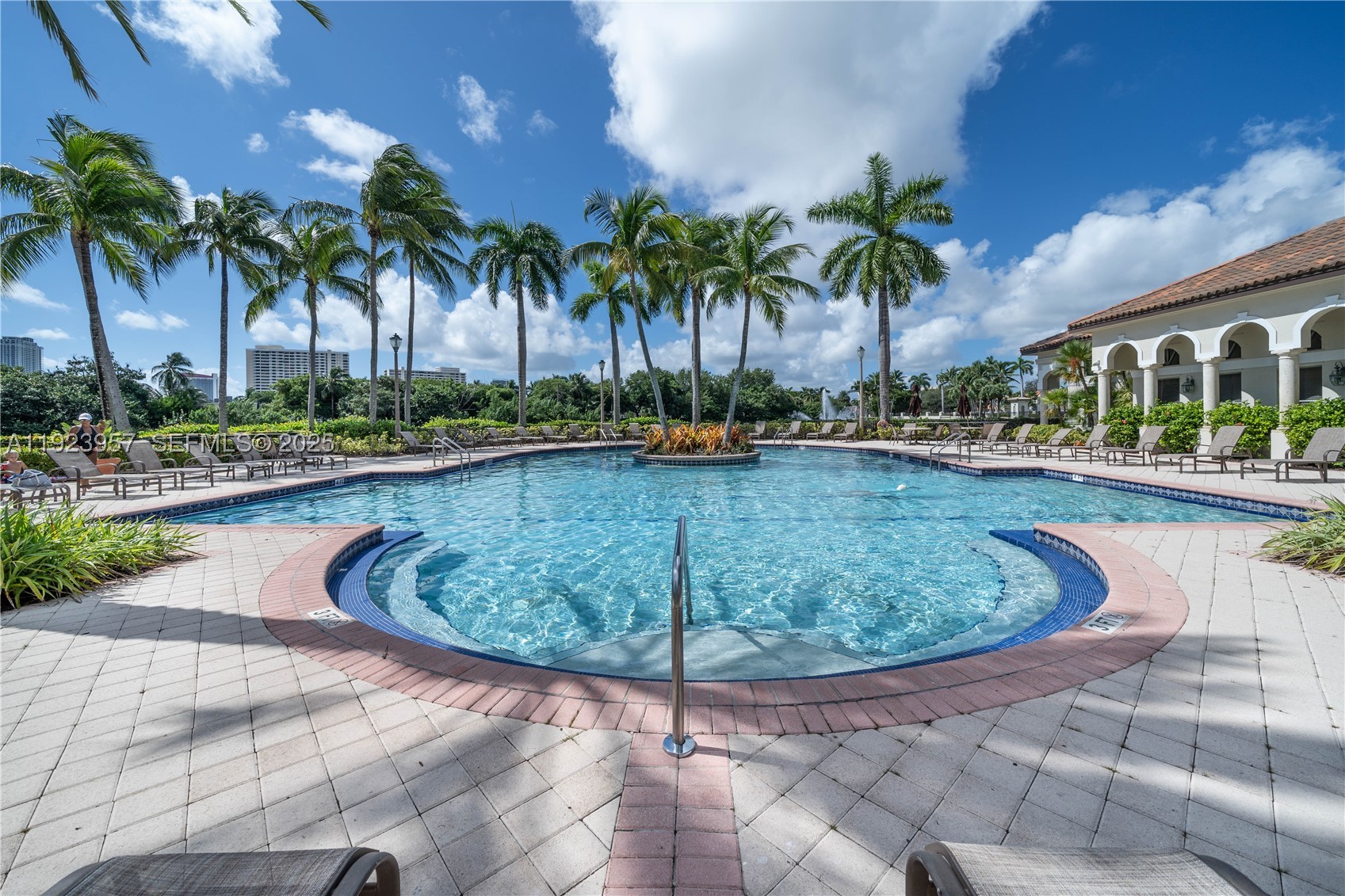 1547 Mariner Way, Hollywood FL 33019
