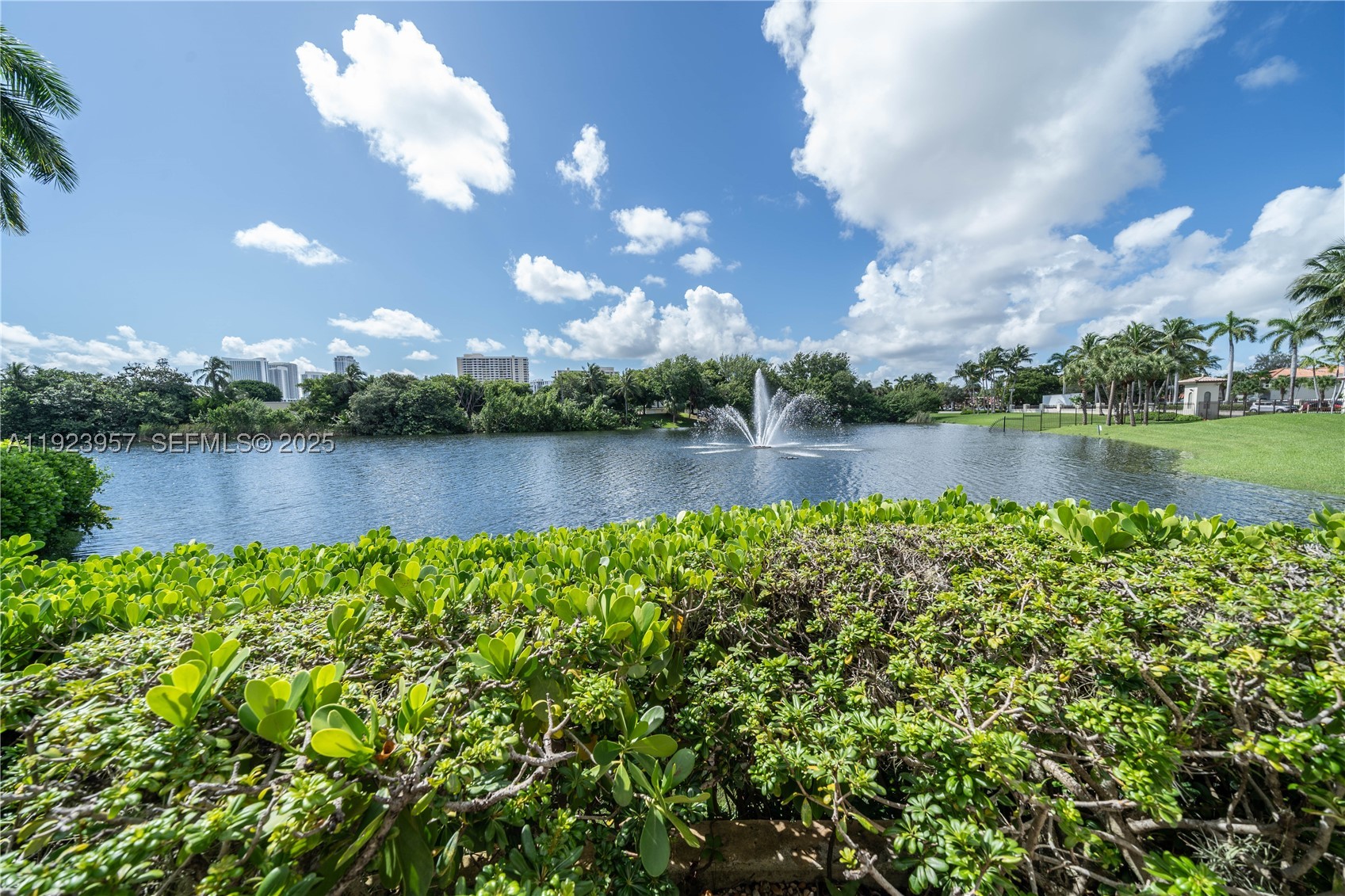 1547 Mariner Way, Hollywood FL 33019