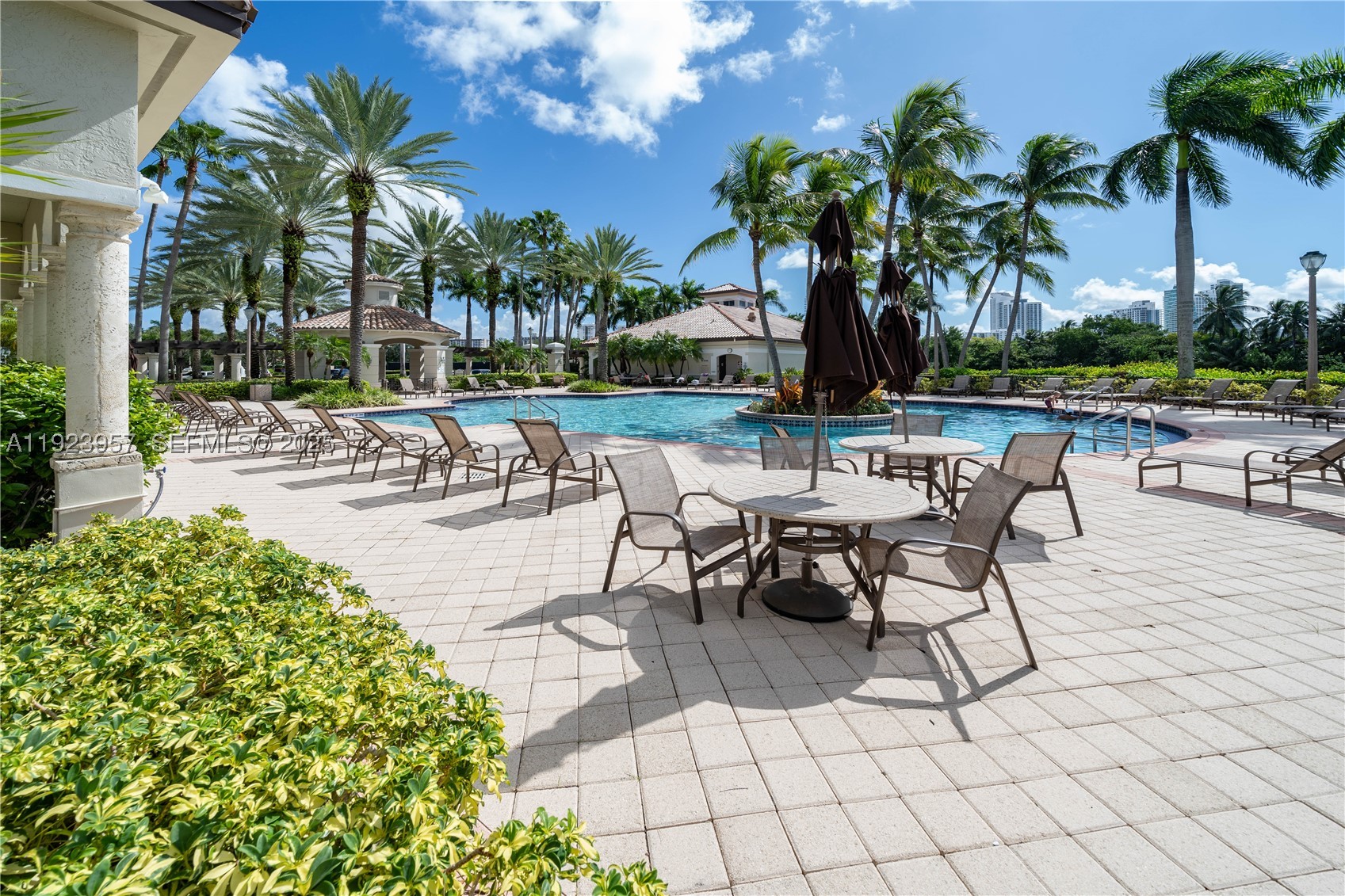 1547 Mariner Way, Hollywood FL 33019