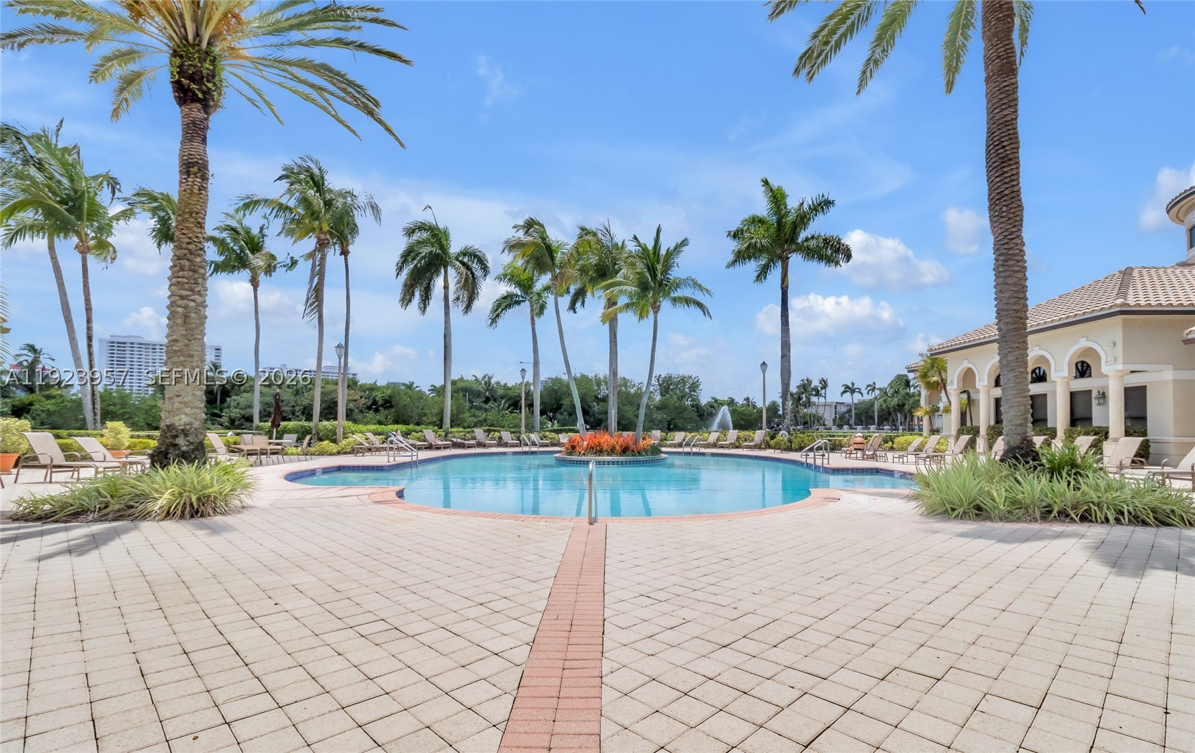 1547 Mariner Way, Hollywood FL 33019