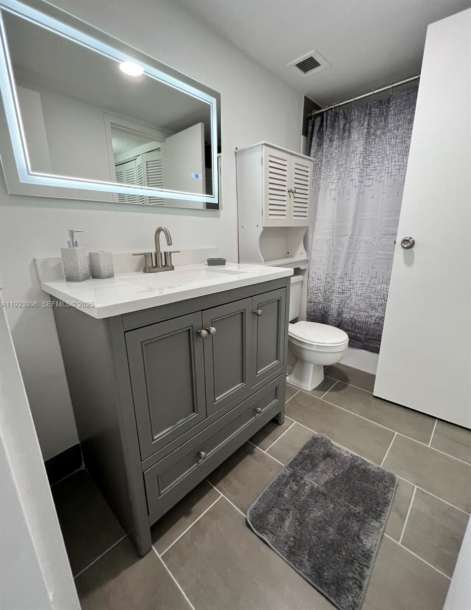 13499 Biscayne Blvd #1205, North Miami FL 33181