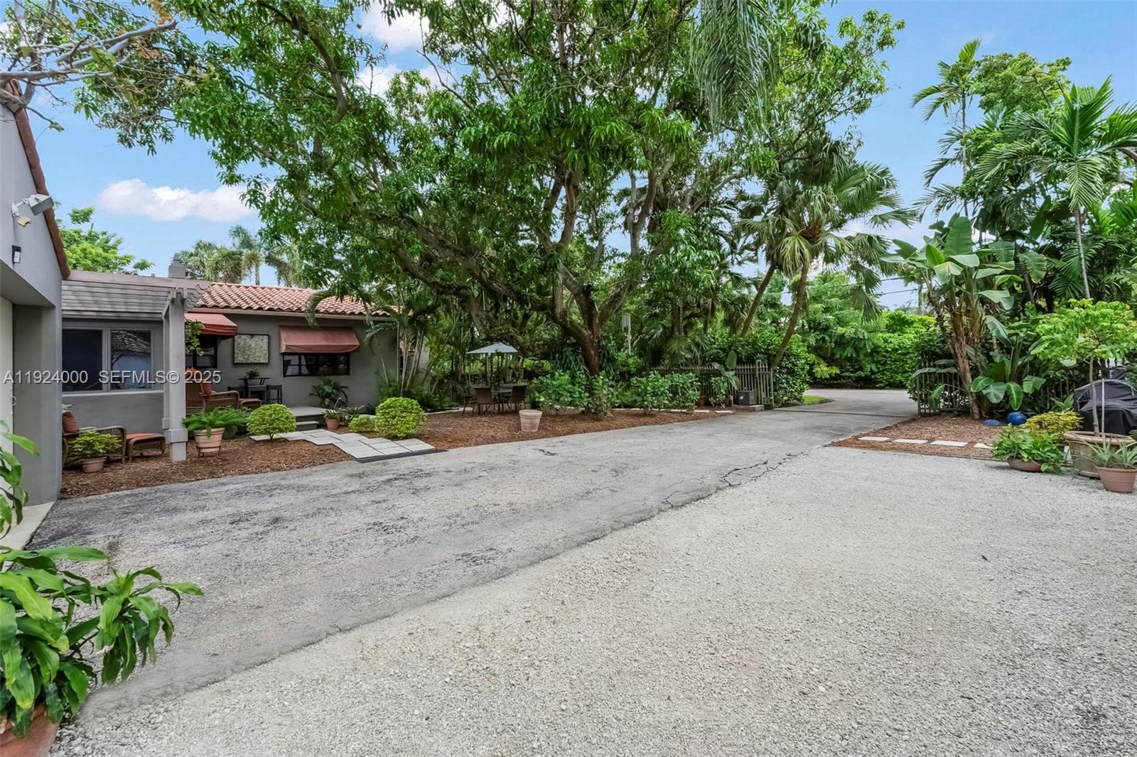 492 NE 55th St, Miami FL 33137