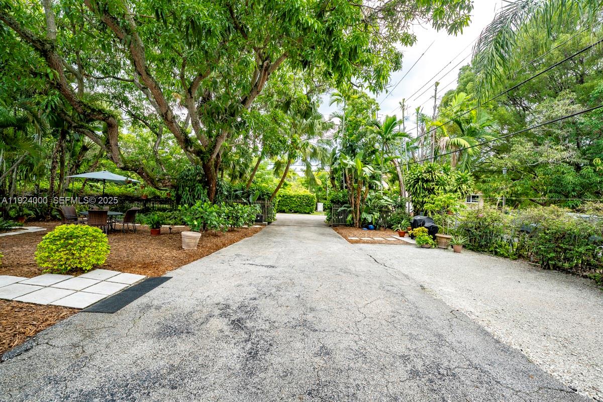 492 NE 55th St, Miami FL 33137
