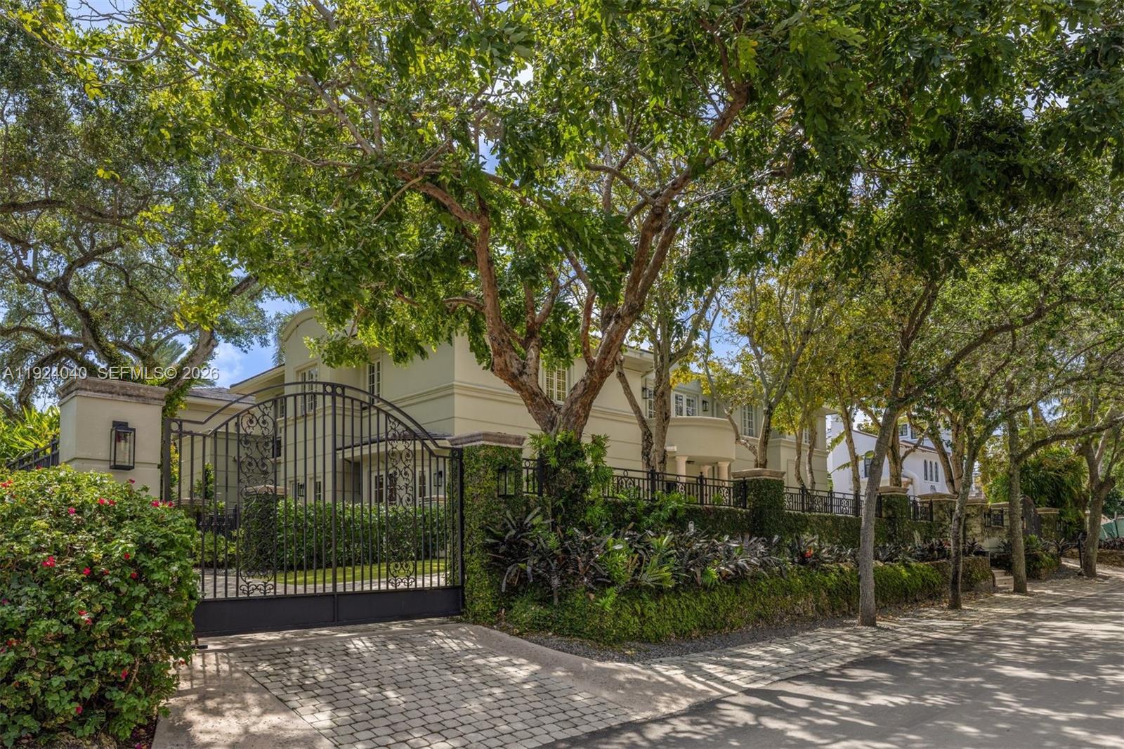 3460 S Moorings Way, Miami FL 33133