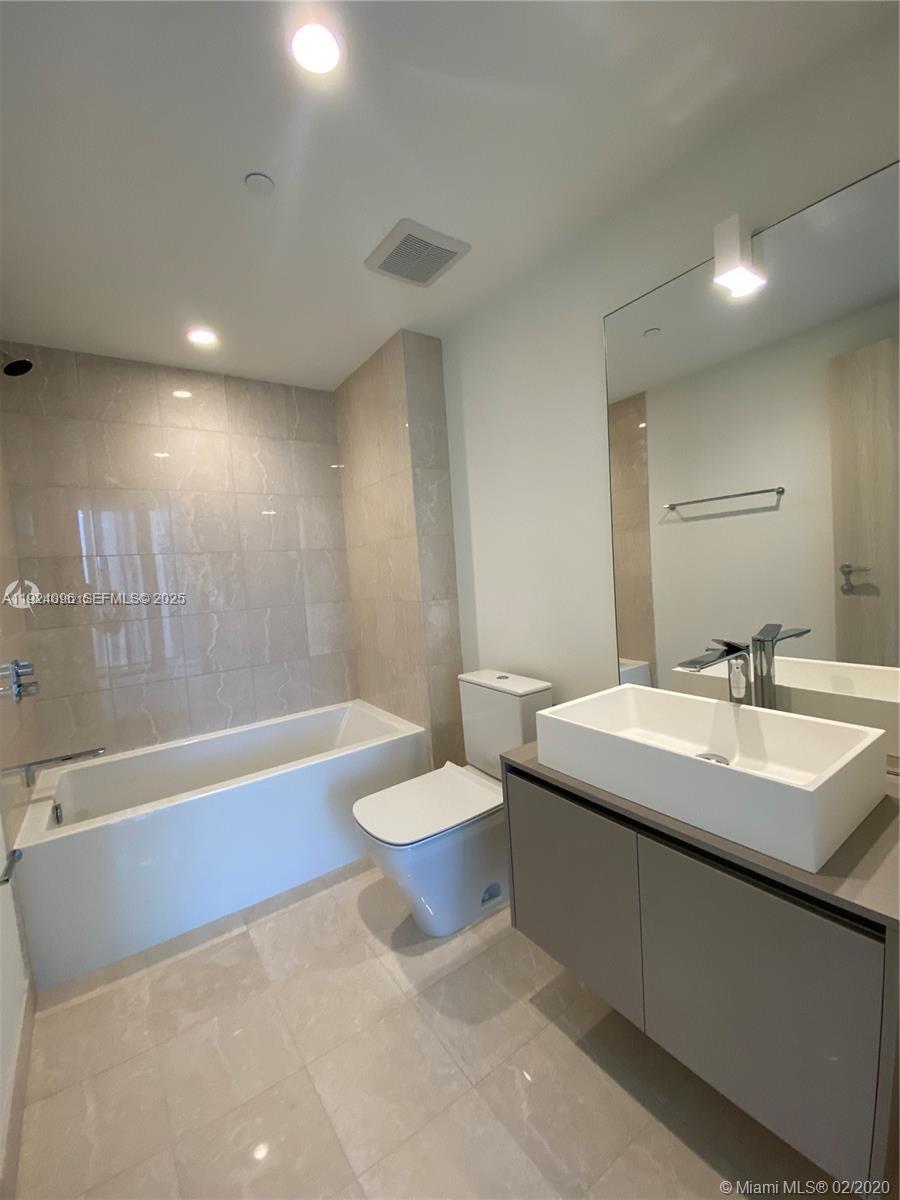 1000 Brickell Plaza #3501, Miami FL 33131