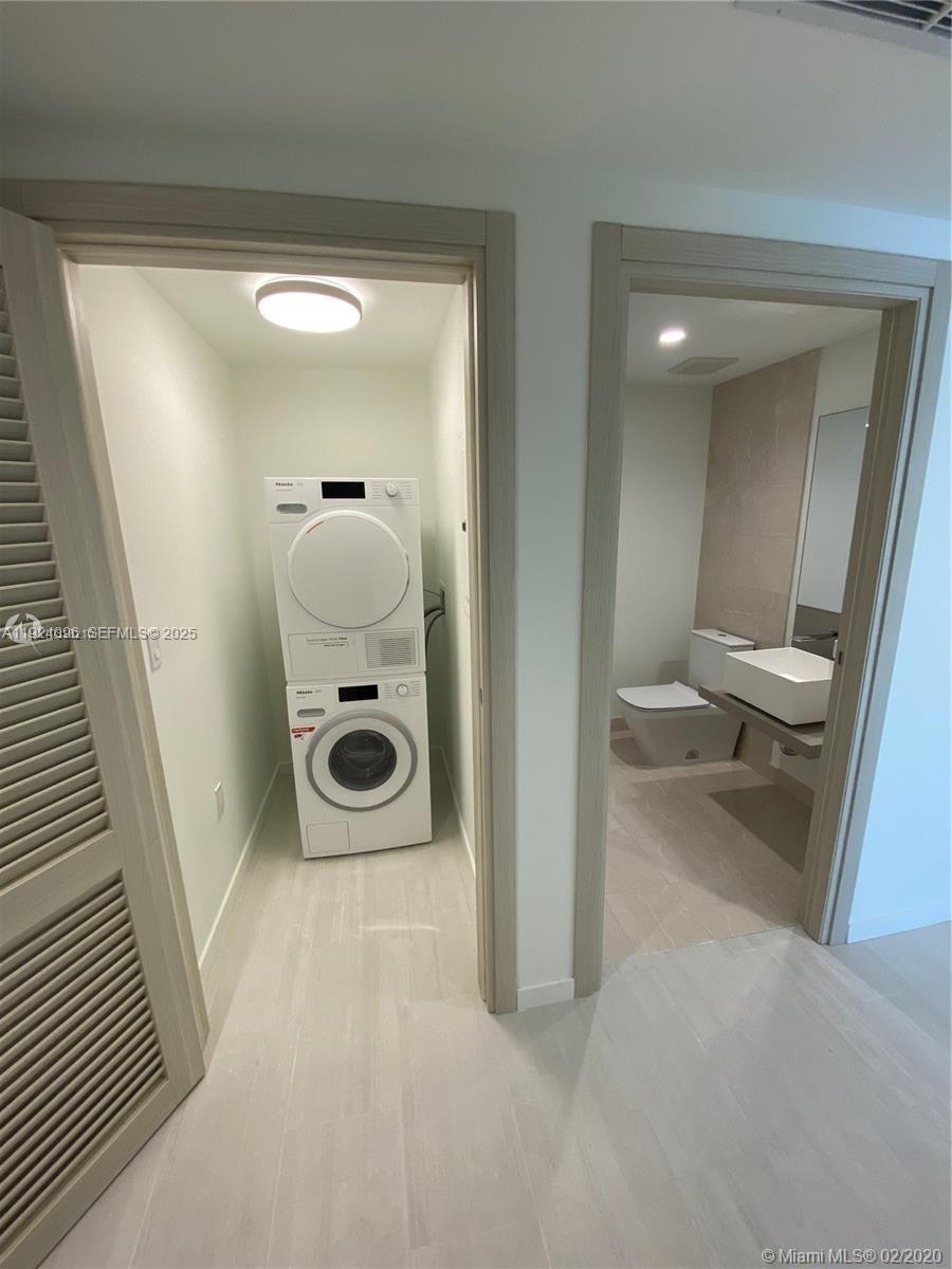 1000 Brickell Plaza #3501, Miami FL 33131