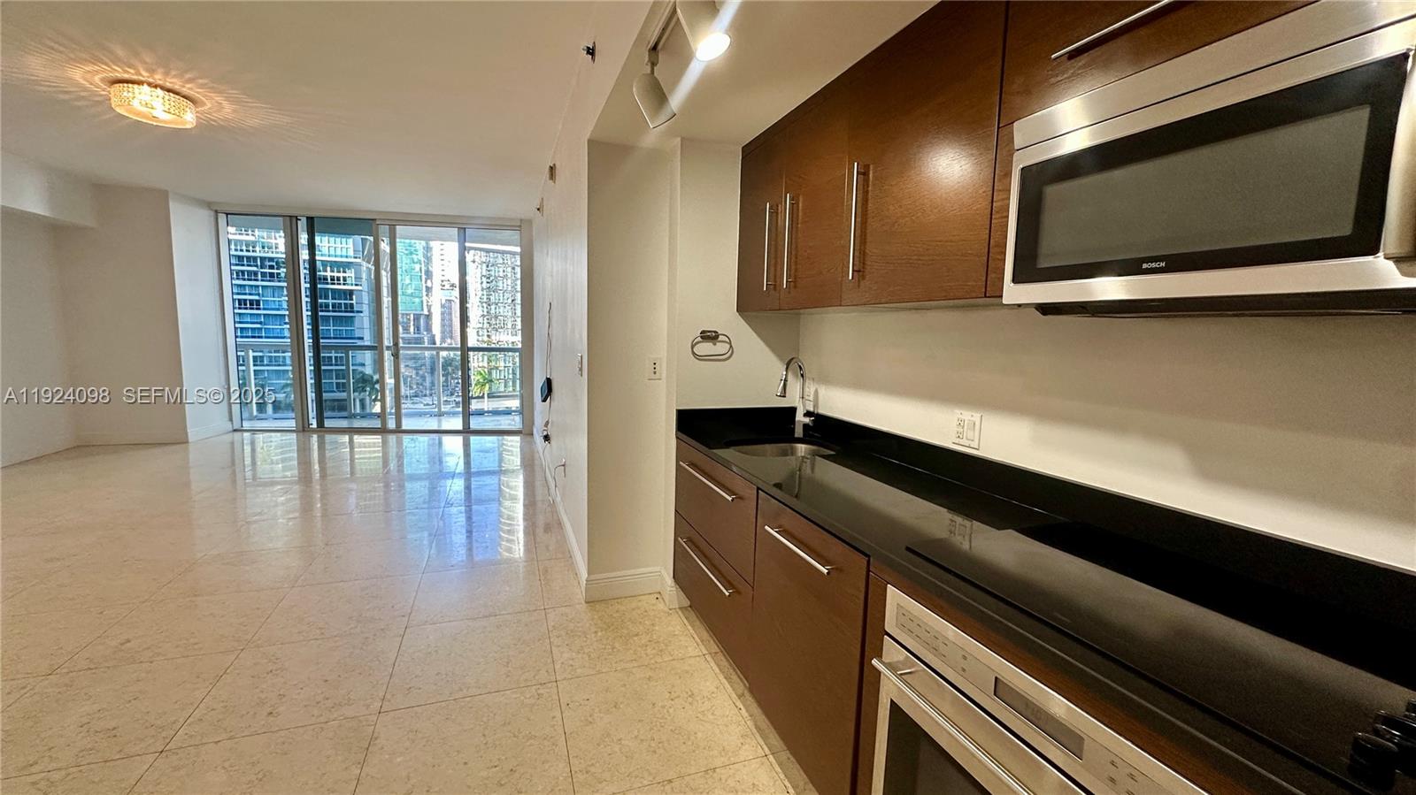 475 Brickell Ave #910, Miami FL 33131