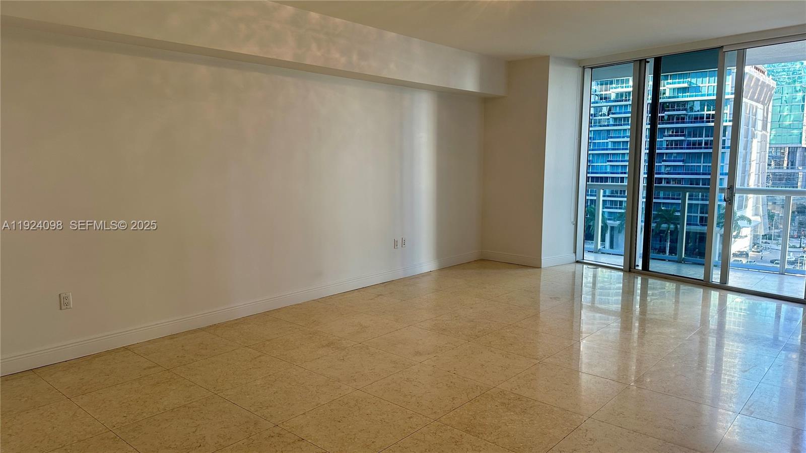 475 Brickell Ave #910, Miami FL 33131