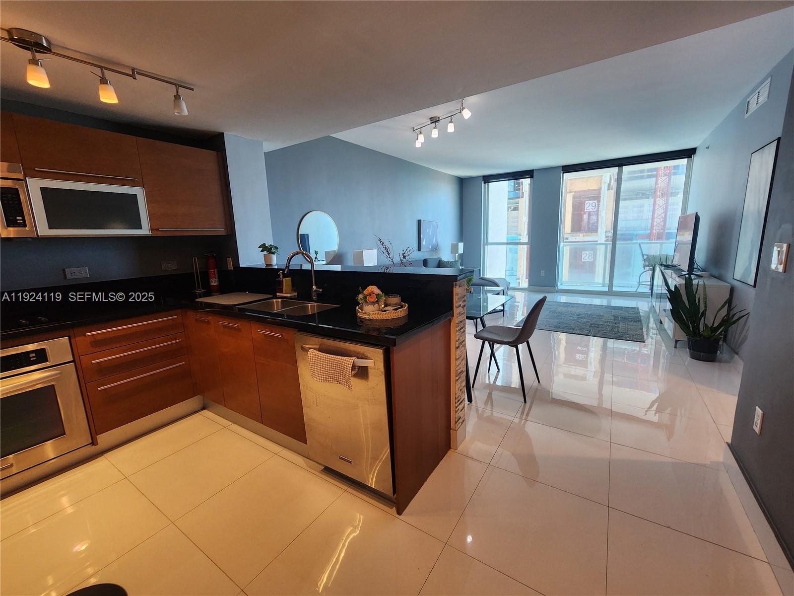 244 Biscayne Blvd #3006, Miami FL 33132