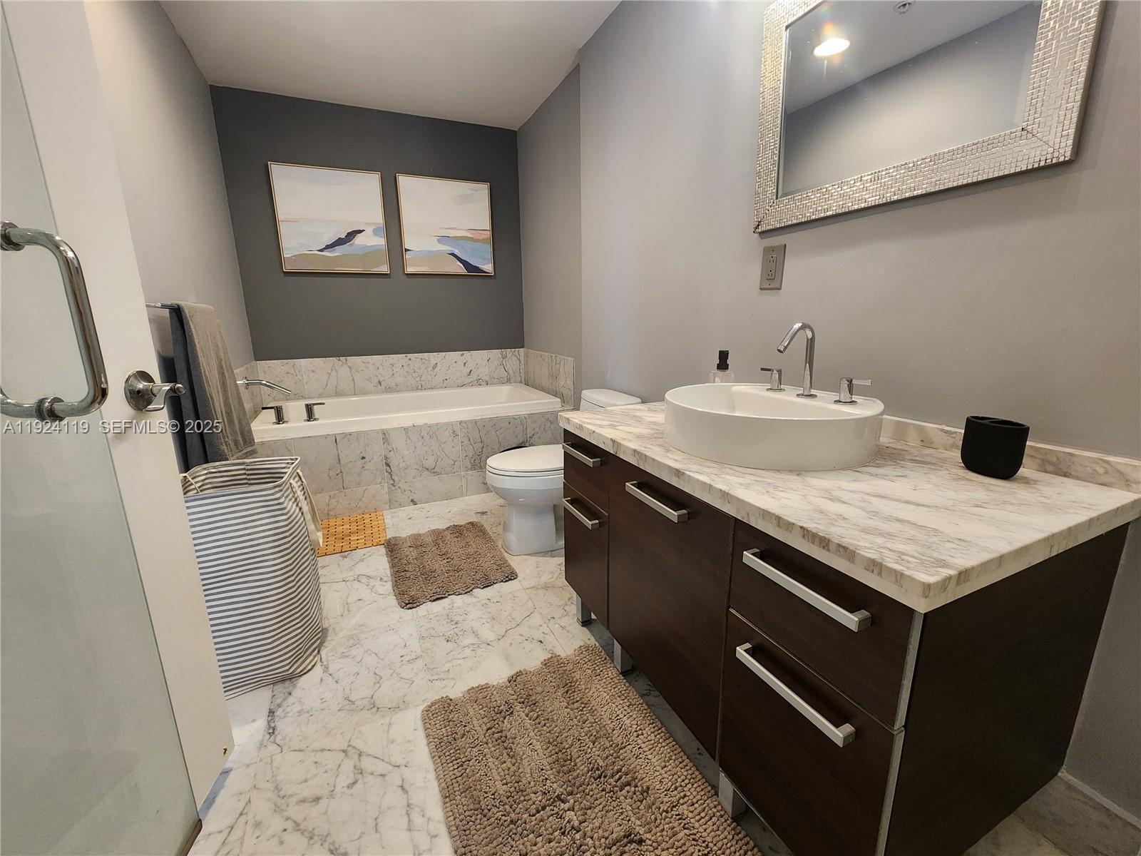 244 Biscayne Blvd #3006, Miami FL 33132