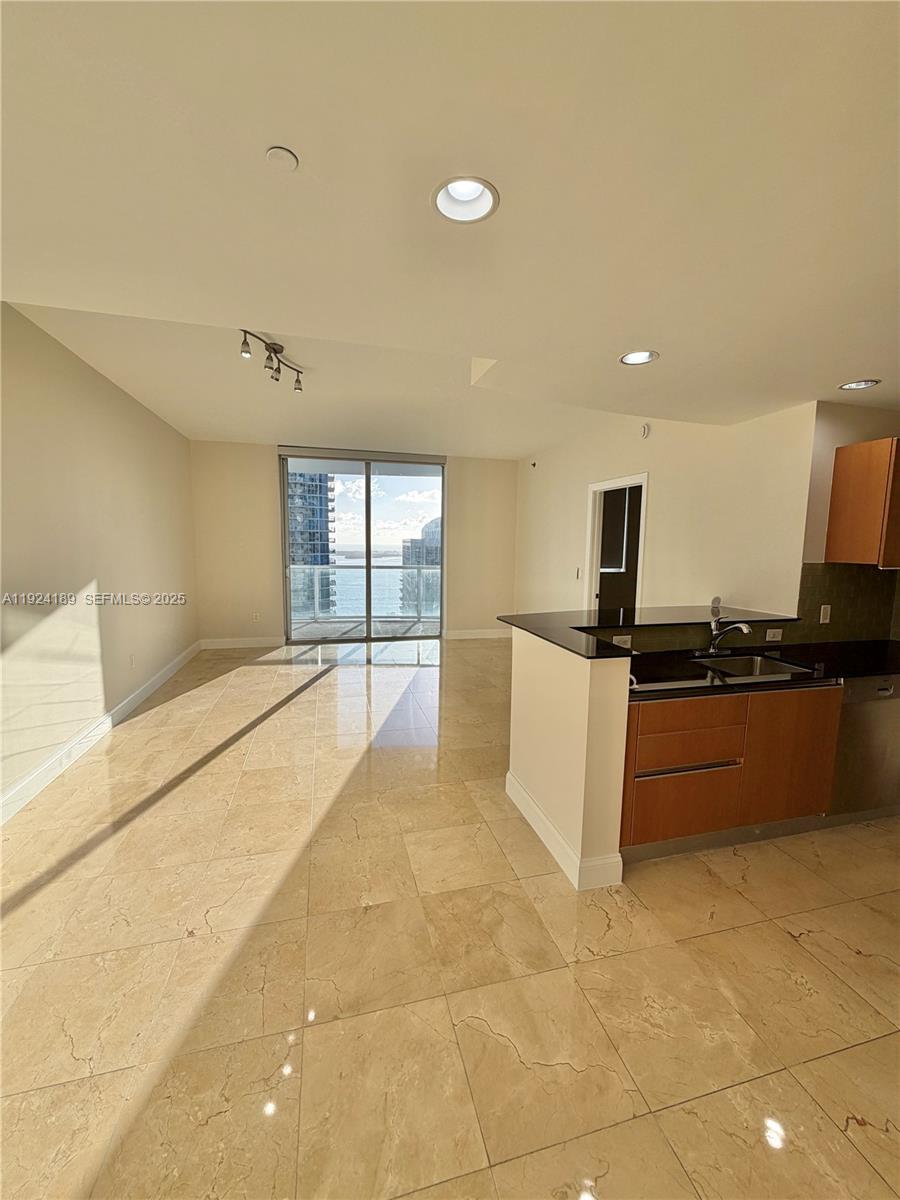 1060 Brickell Ave #3705, Miami FL 33131