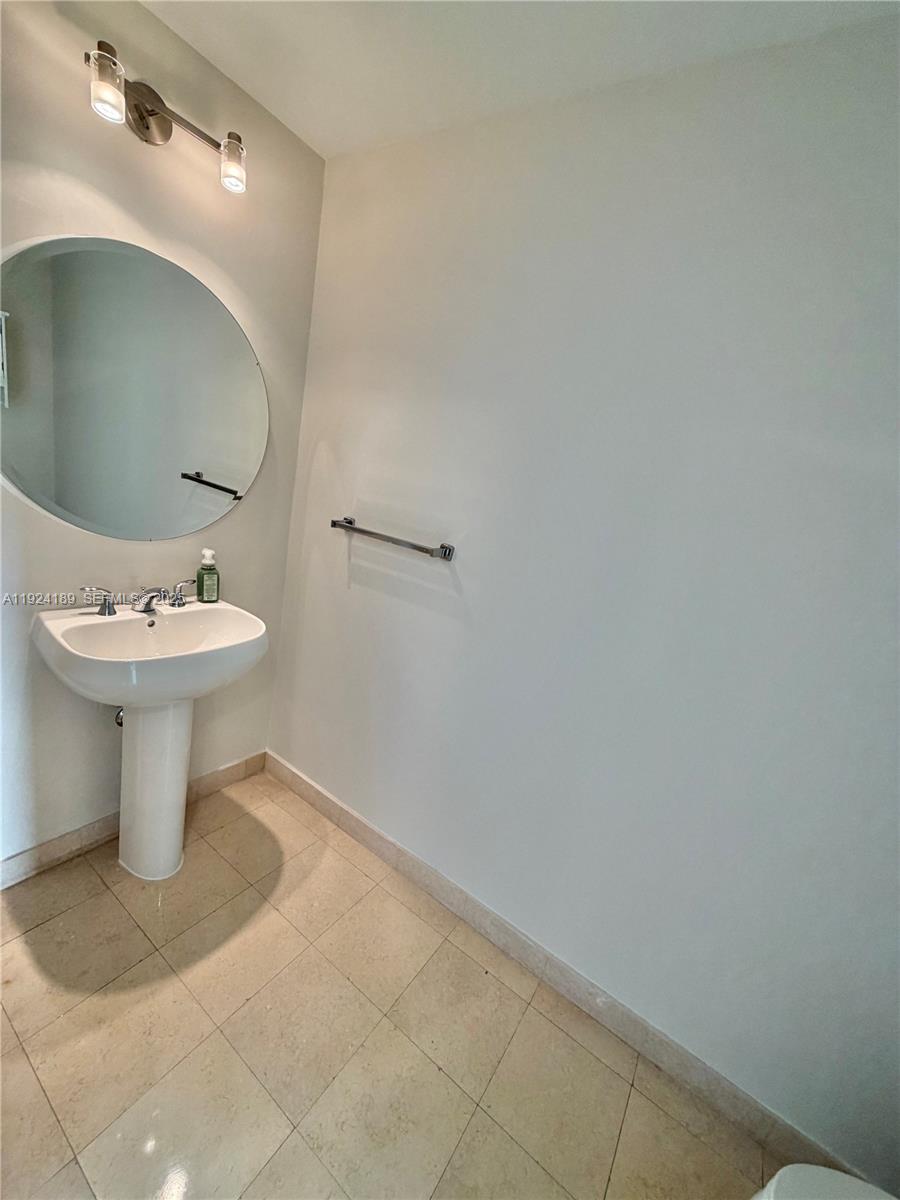 1060 Brickell Ave #3705, Miami FL 33131
