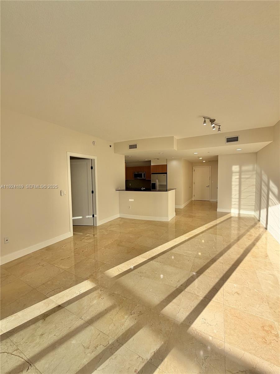 1060 Brickell Ave #3705, Miami FL 33131