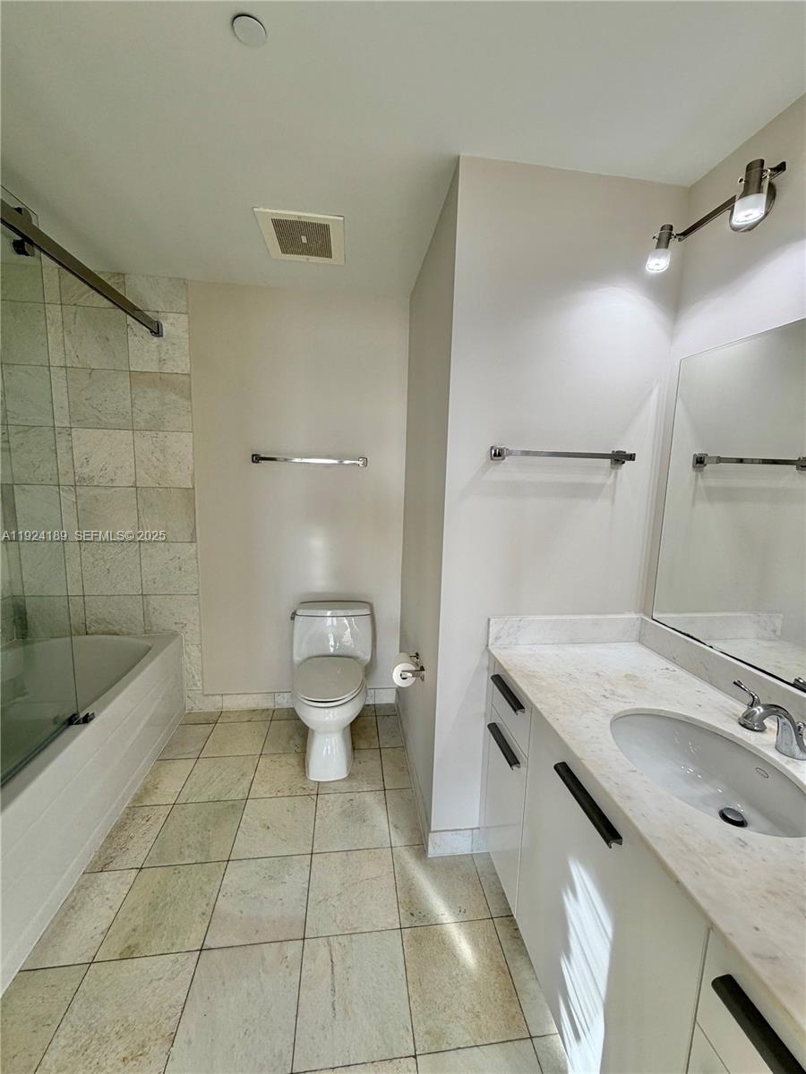 1060 Brickell Ave #3705, Miami FL 33131