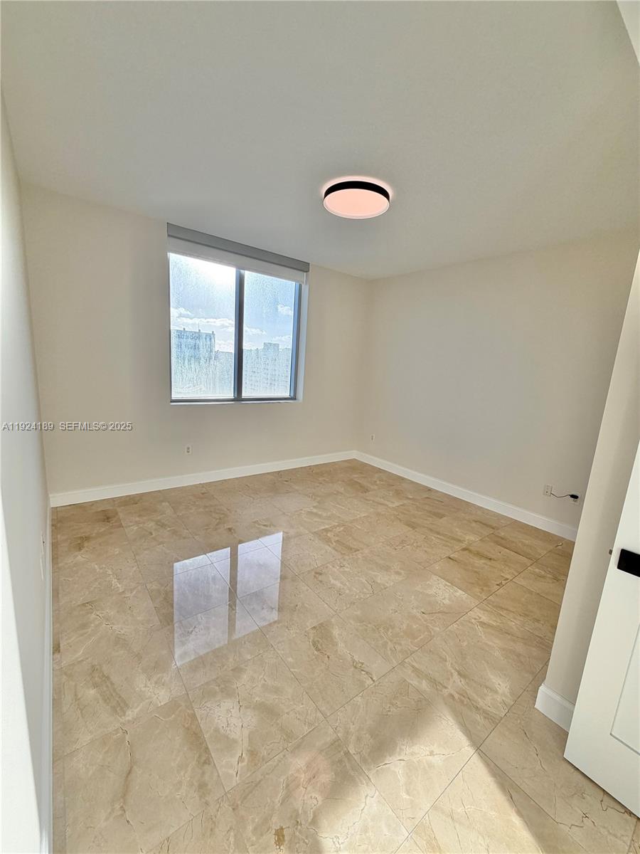 1060 Brickell Ave #3705, Miami FL 33131