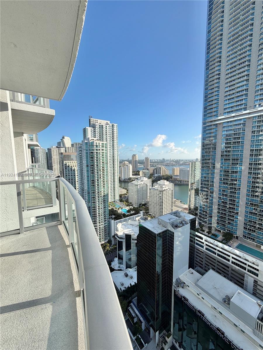 1060 Brickell Ave #3705, Miami FL 33131