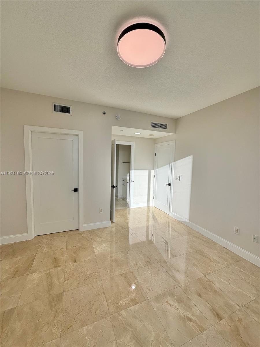 1060 Brickell Ave #3705, Miami FL 33131