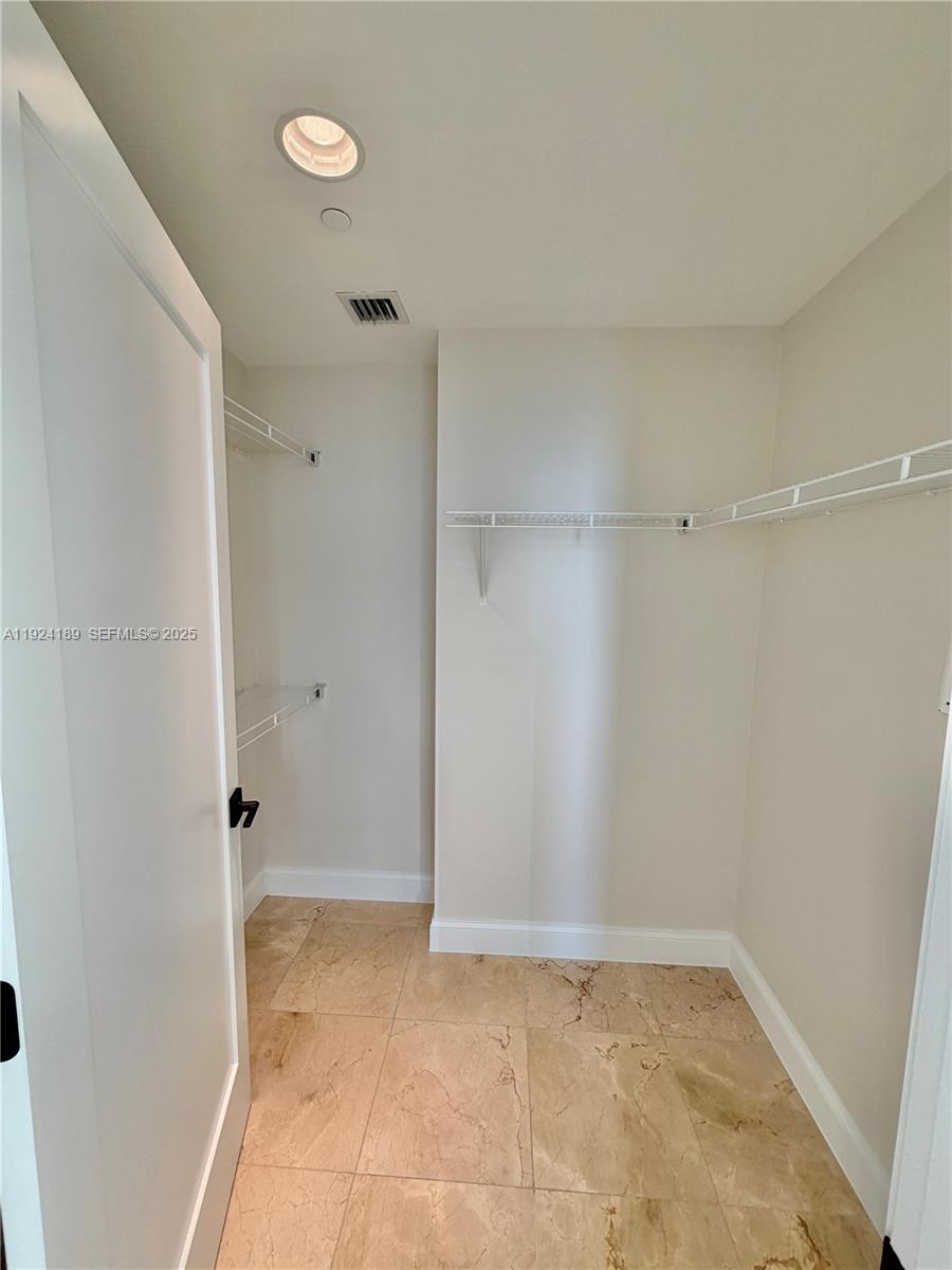 1060 Brickell Ave #3705, Miami FL 33131