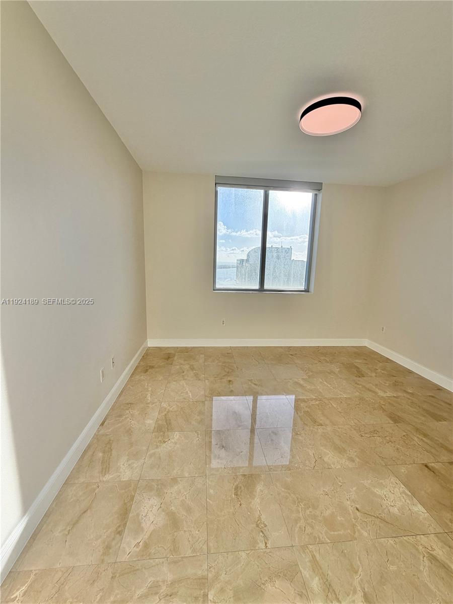 1060 Brickell Ave #3705, Miami FL 33131