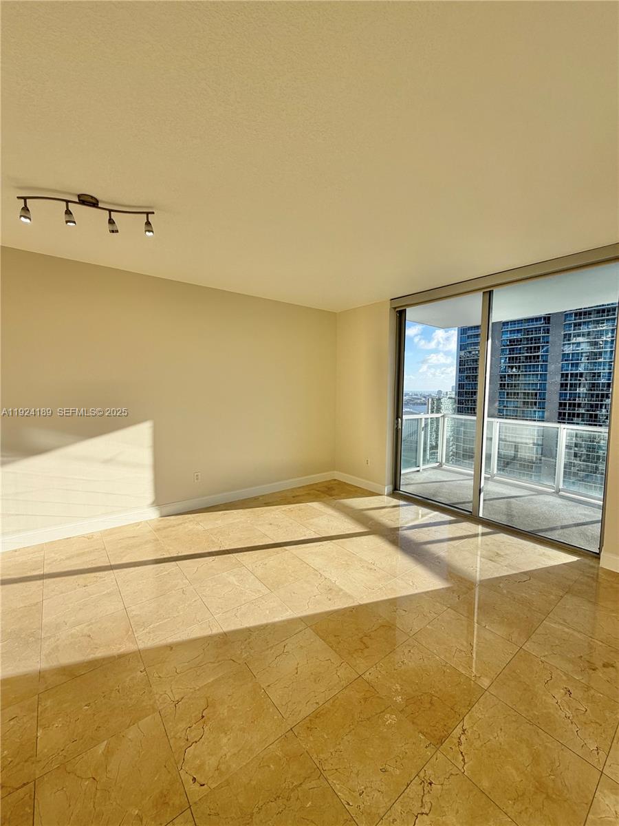 1060 Brickell Ave #3705, Miami FL 33131