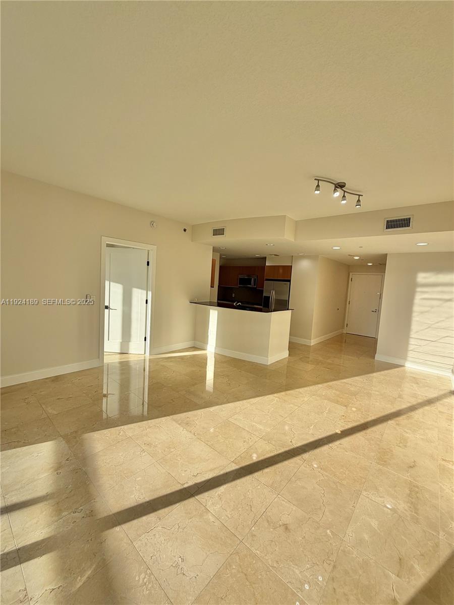 1060 Brickell Ave #3705, Miami FL 33131