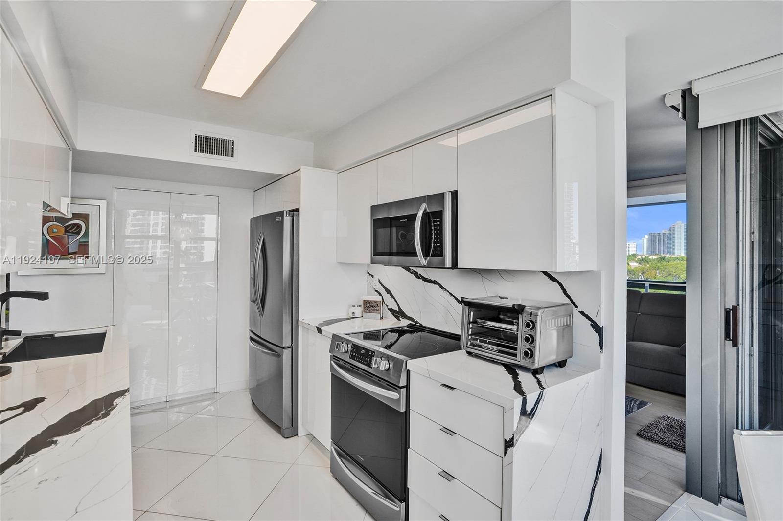 3400 NE 192nd St #612, Aventura FL 33180