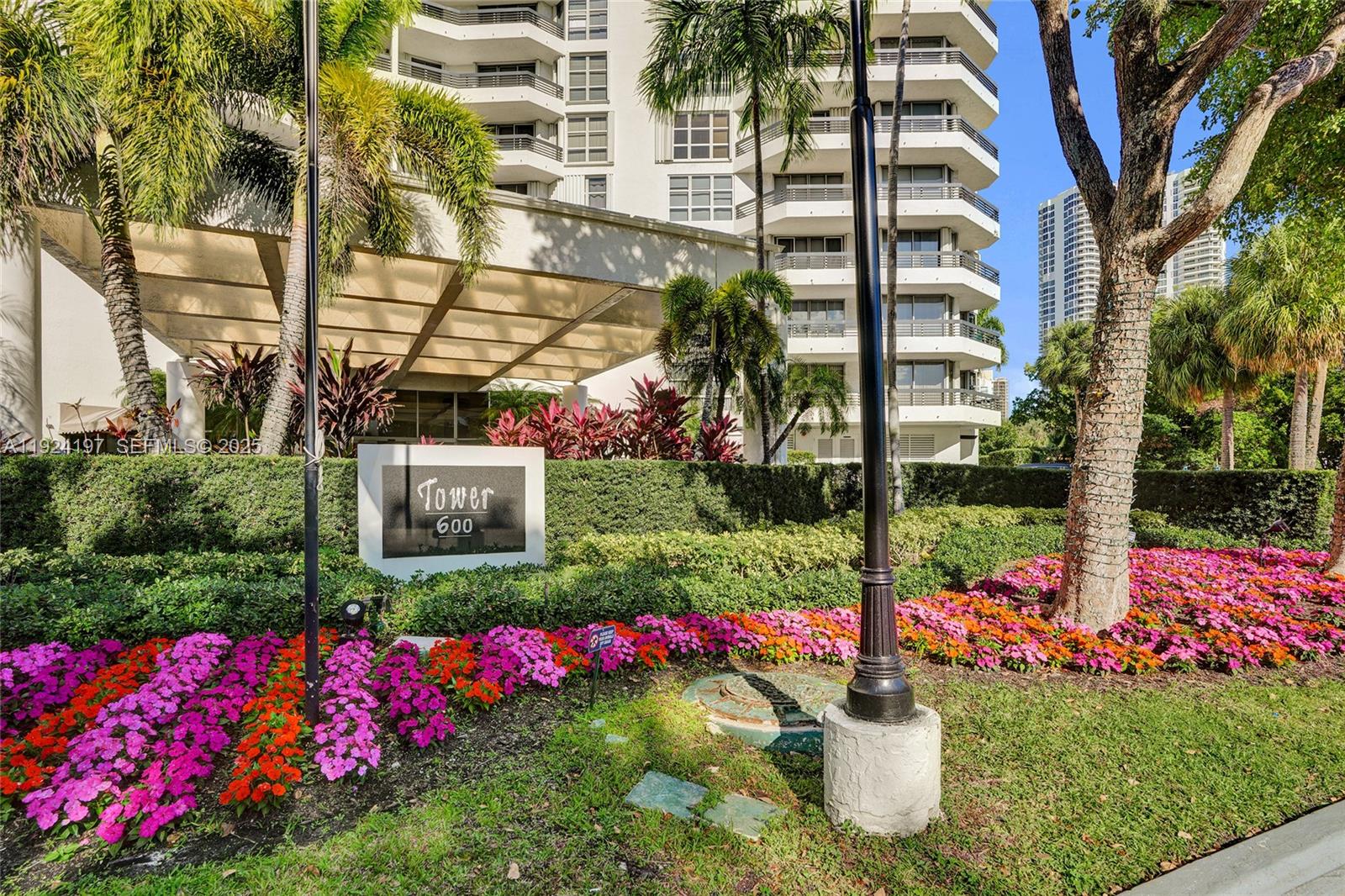 3400 NE 192nd St #612, Aventura FL 33180